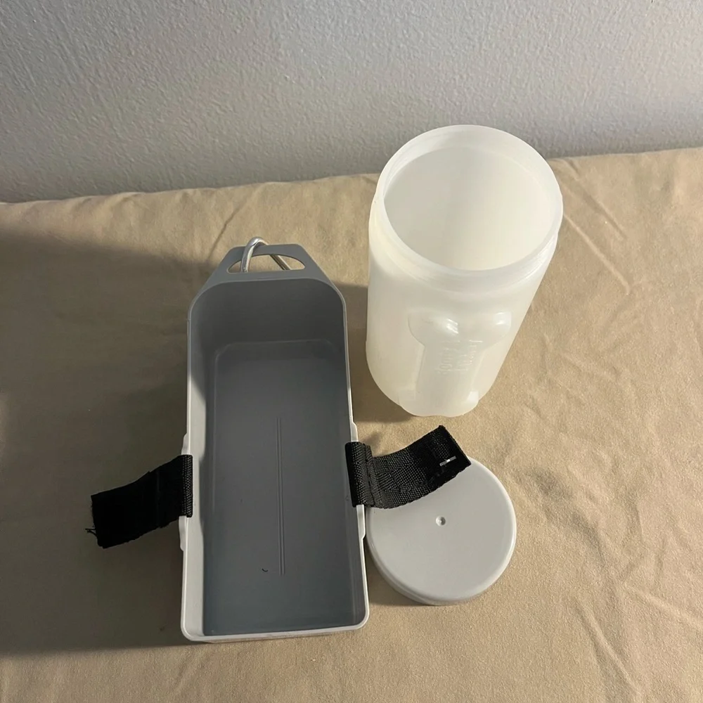 New 16 oz Portable Dog Water Comtainer